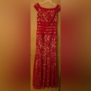 Beautiful Tadashi Shoji red lace full length sheath dress/gown size 2.